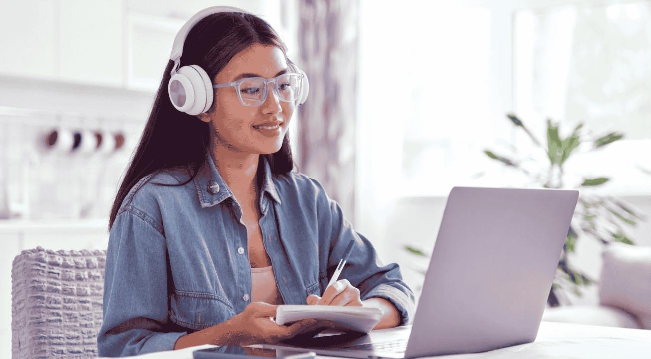 Teilnehmer arbeiten gemeinsam an SEO-Strategien